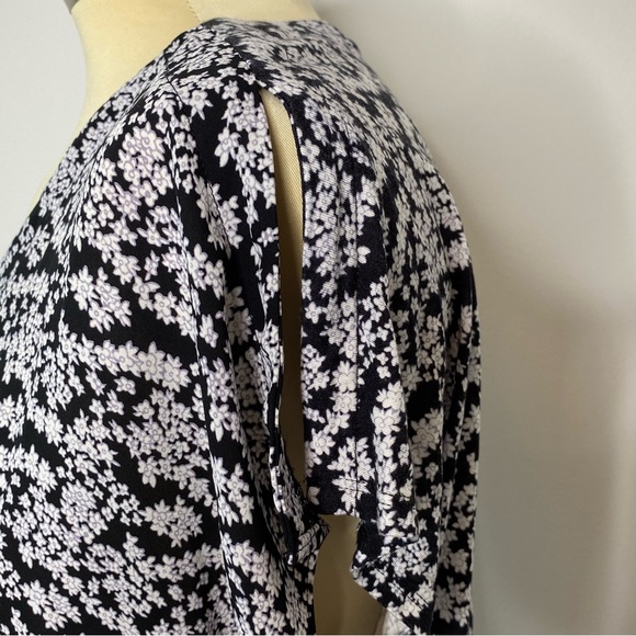 Loft Black and White Floral Split Sleeve Top - Picture 3 of 6